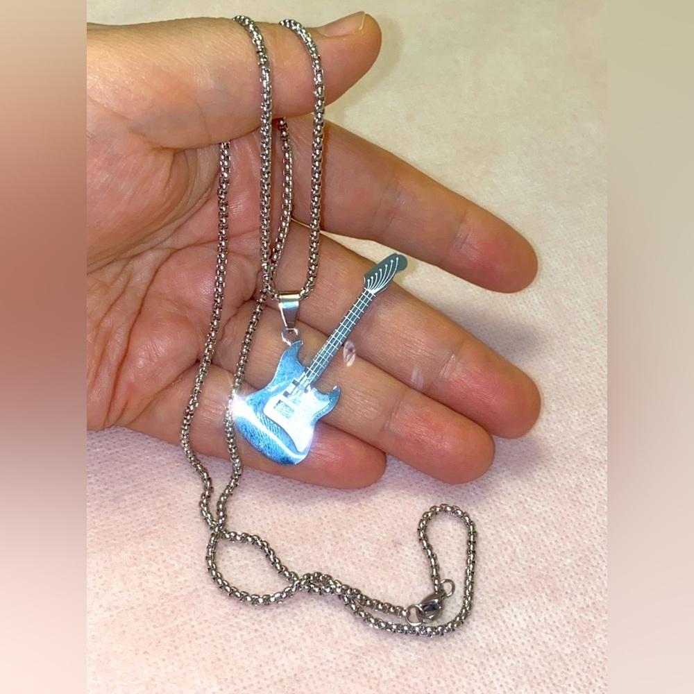Silver Rock 🎸 Guitar Pendant Necklace. Stainless Steel